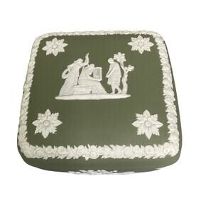 VTG Wedgewood Saga Green Jasperware Porcelain Trinket Box England 4" x 4" x 3"